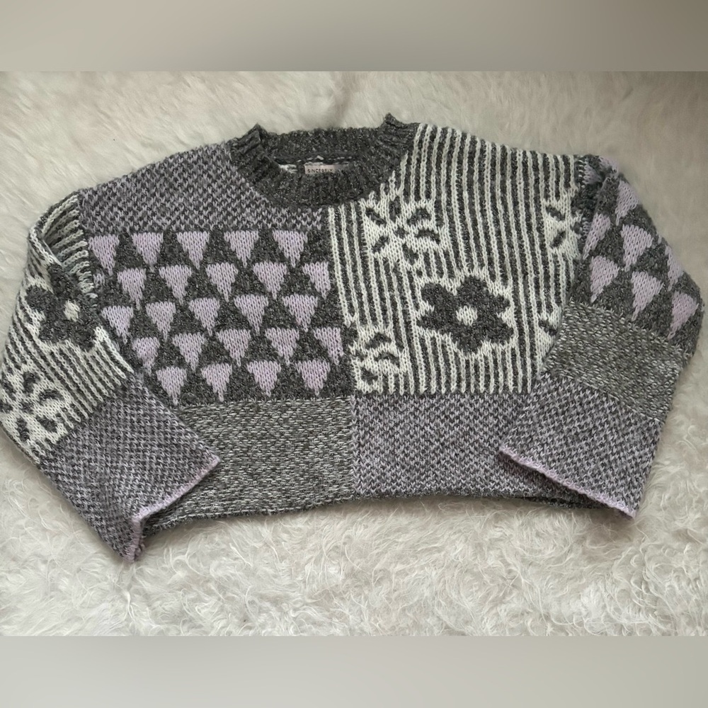Sincerely Jules Gray, Lavender and White Geometric Cropped Sweater